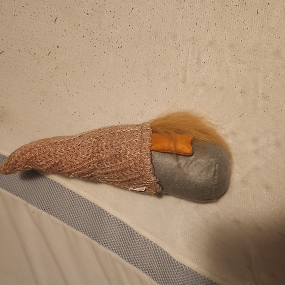 Fall/winter Gnome - Picture 3 of 3